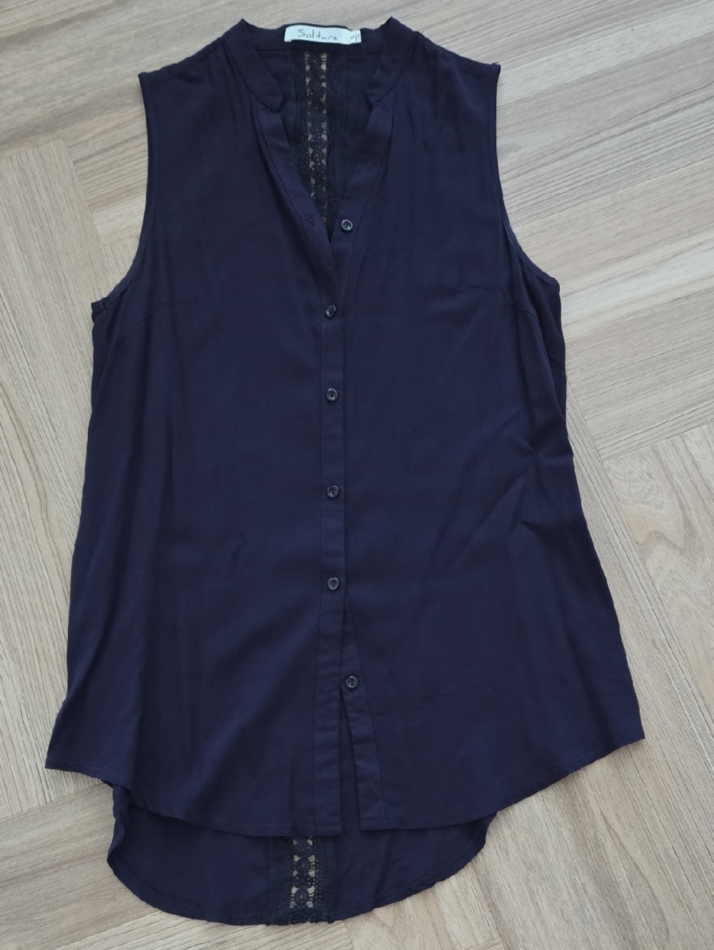 Solitaire Navy Sleeveless Button-Down Top with Lace Back Small NWOT
